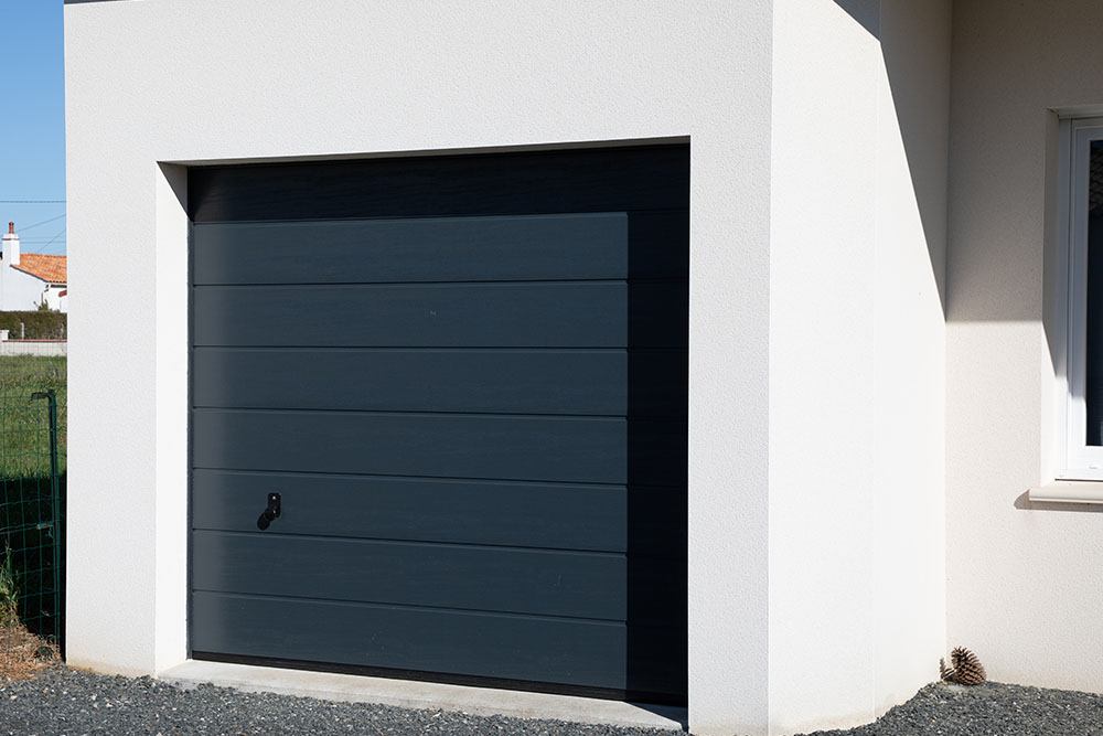 Puertas de garaje automáticas y manuales: ¿Cuál es más segura para tu hogar?